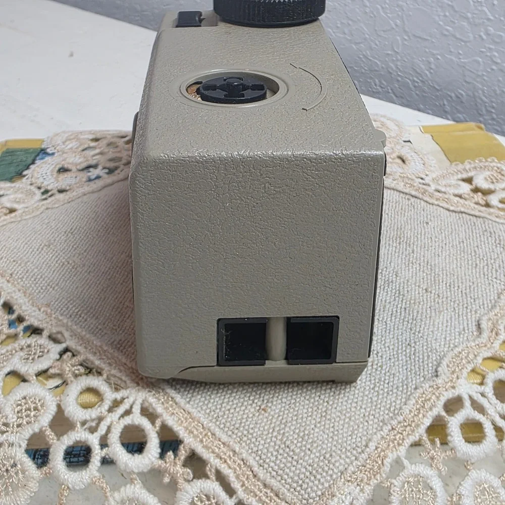 Vintage 60s Kodak Hawkeye Instamatic II 126 Film Camera Tan Black‎